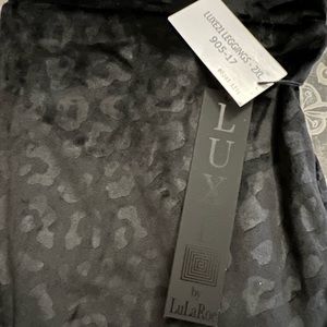 NWT HTF Lularoe LUXE 2XL animal print velvety leggings.  BLACK